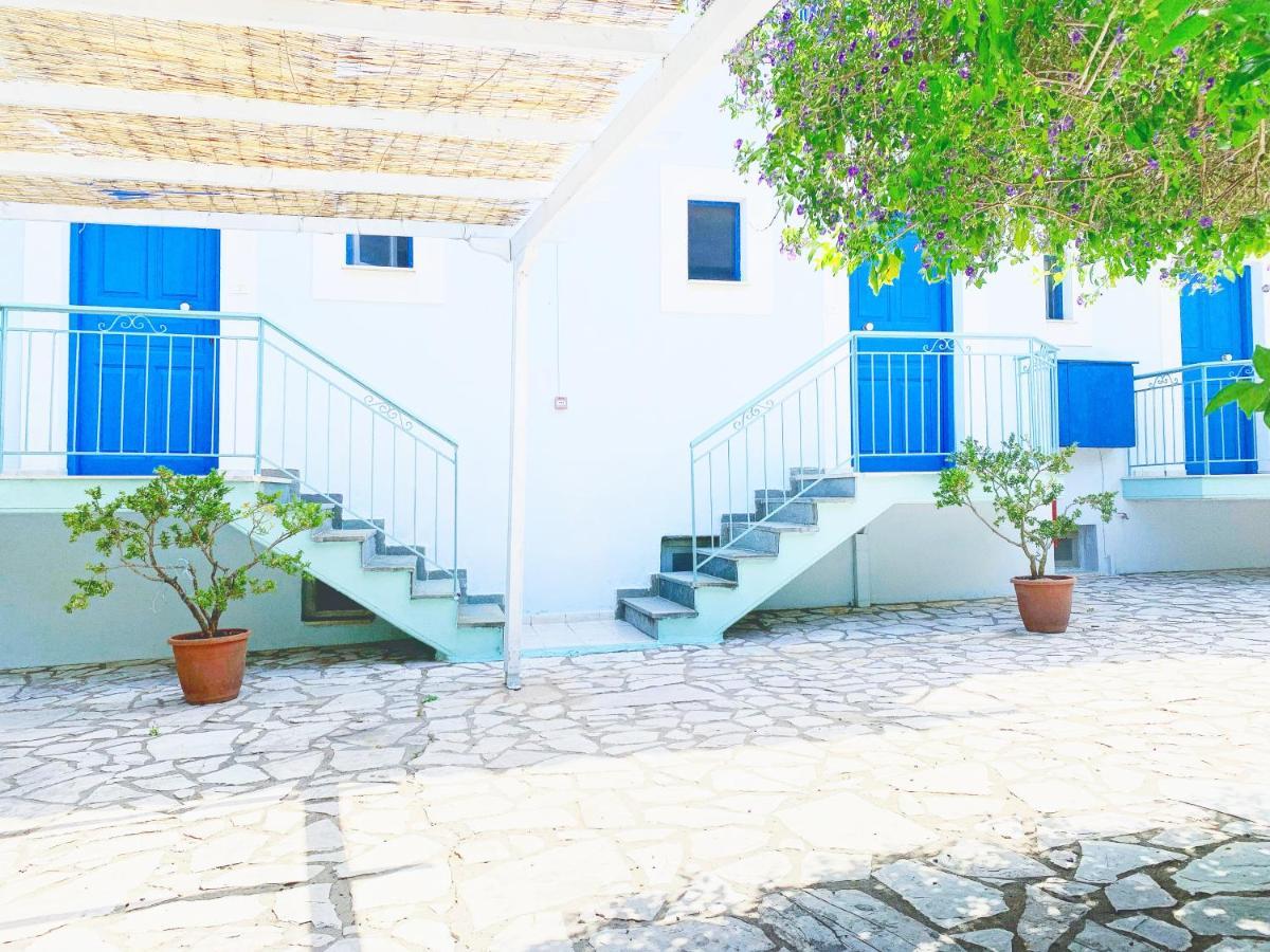 Ilias Apartments Finikounta Exterior photo