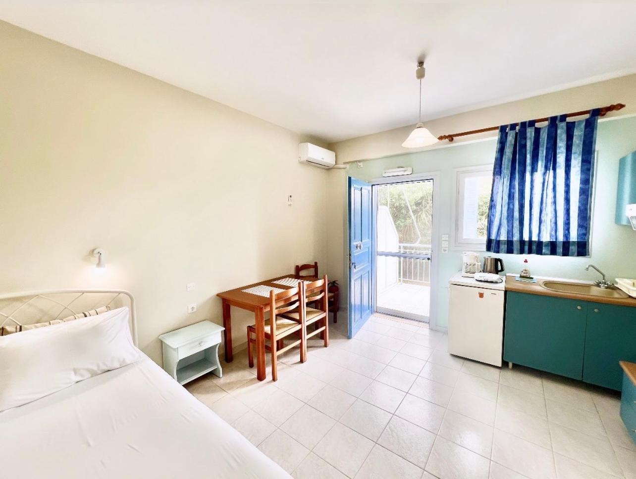 Ilias Apartments Finikounta Room photo